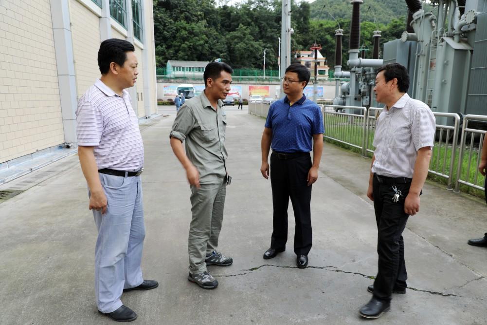 陈建平调度指挥潘口电站水库泄洪_云上竹山