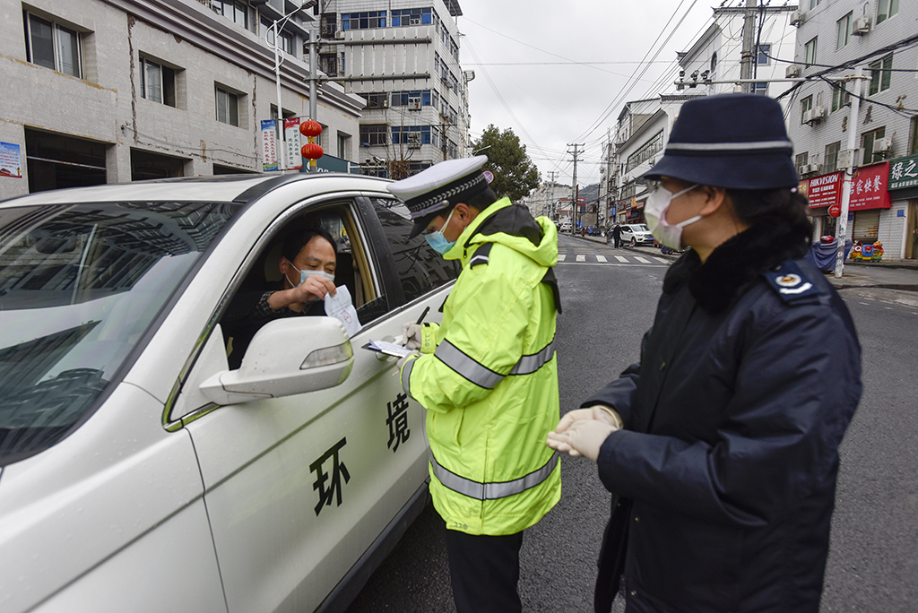 抗疫阻击战黎明前的坚守