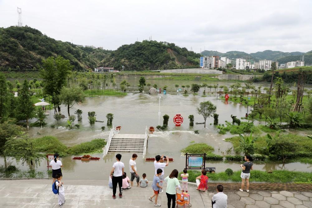 陳建平調度指揮潘口電站水庫洩洪_雲上竹山